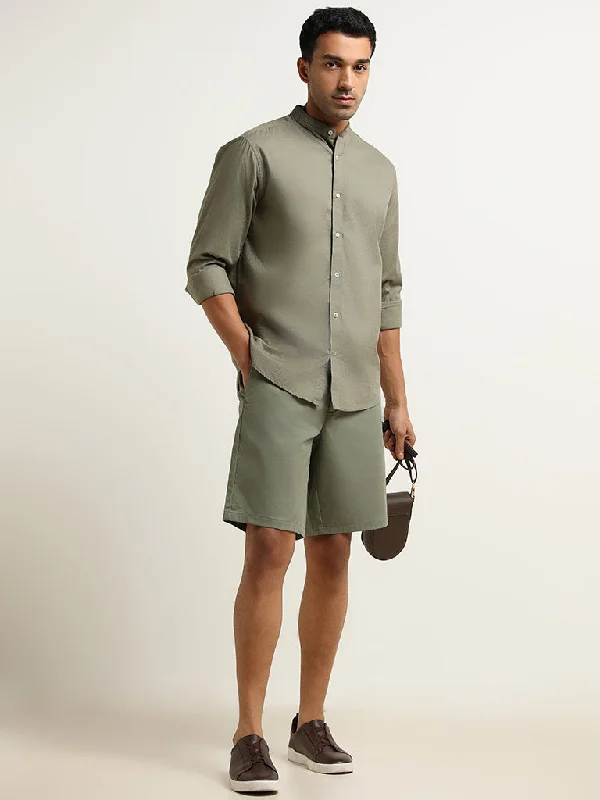 Ascot Green Solid Mid-Rise Cotton Blend Relaxed Fit Shorts